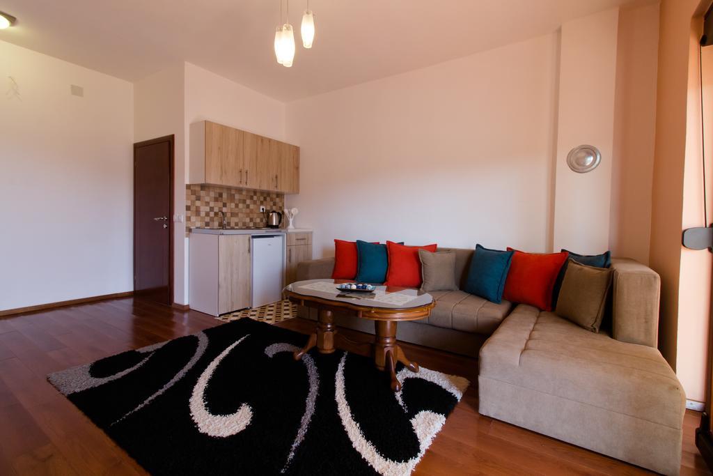 Apartments Kan Улцин Екстериор снимка
