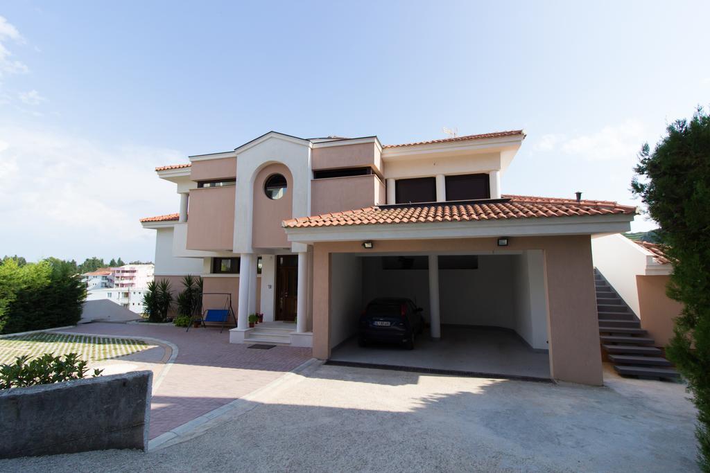 Apartments Kan Улцин Екстериор снимка