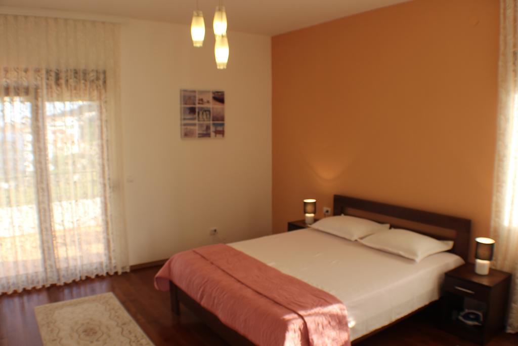 Apartments Kan Улцин Екстериор снимка