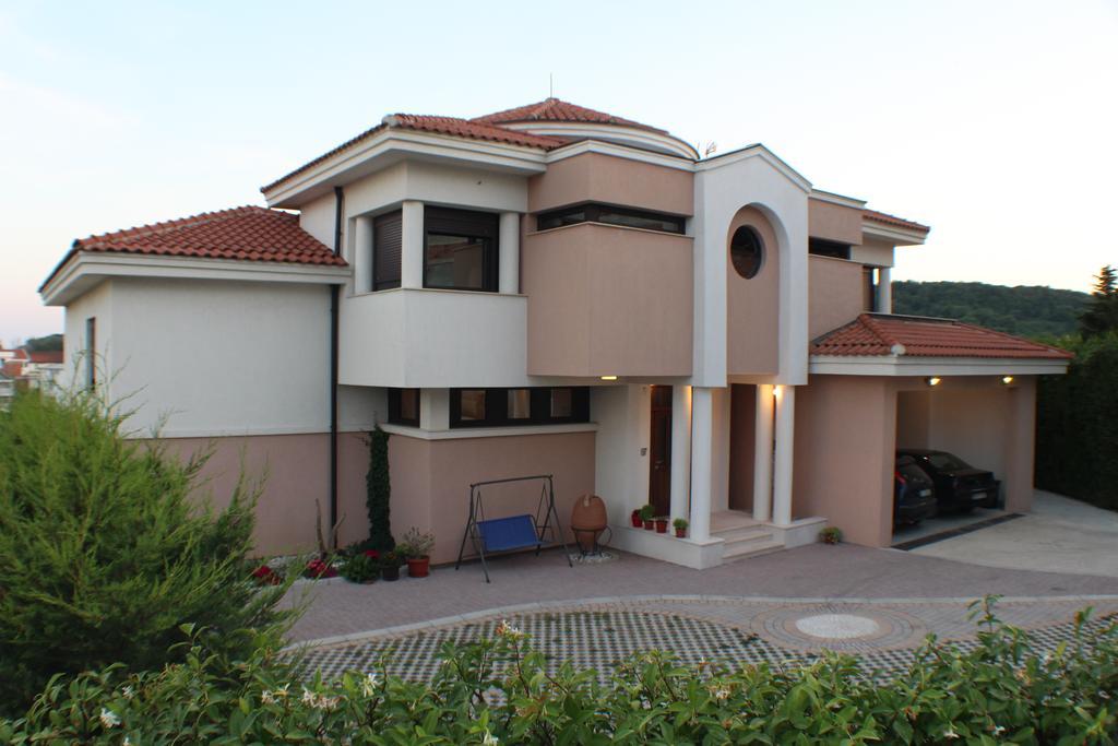 Apartments Kan Улцин Екстериор снимка
