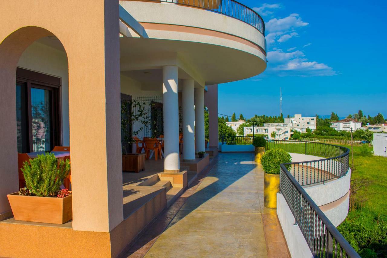 Apartments Kan Улцин Екстериор снимка