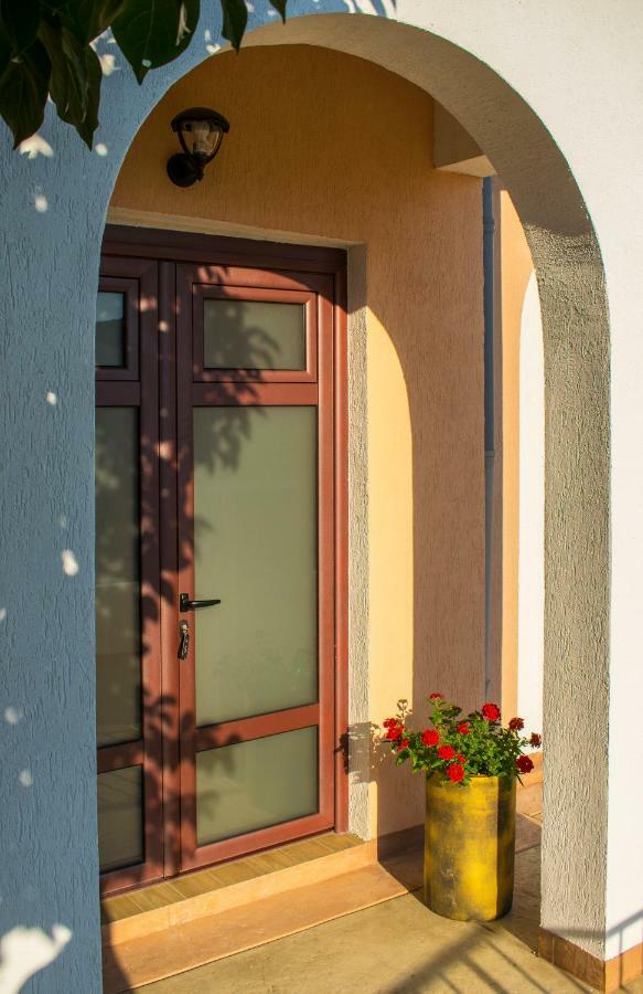 Apartments Kan Улцин Екстериор снимка